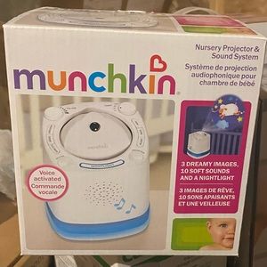 Munchkin Nursery projector
